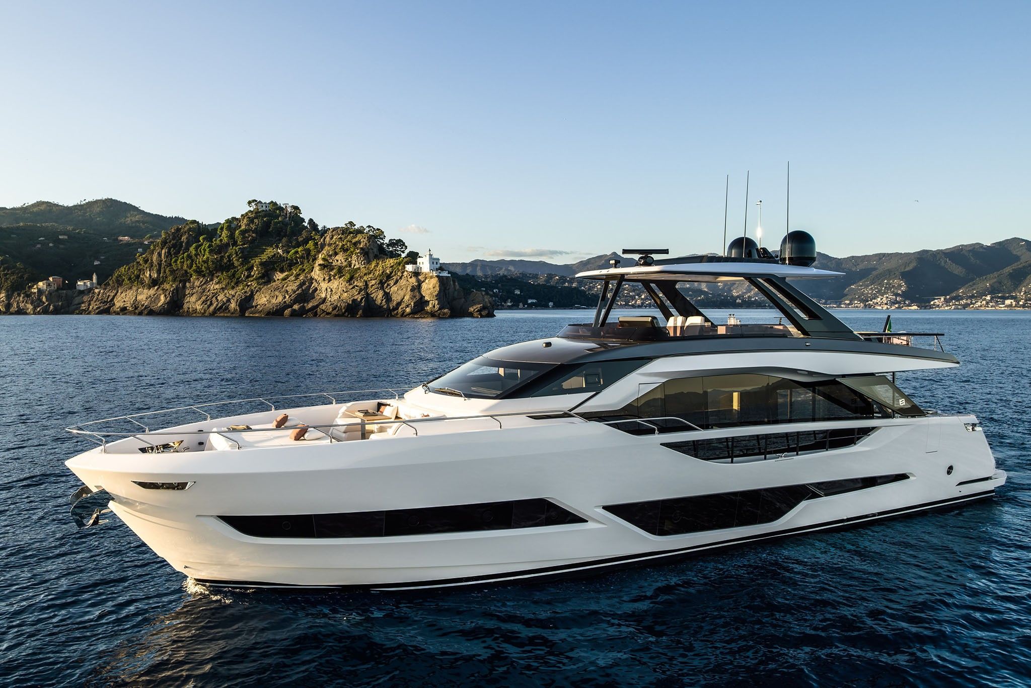 The sleek lines of the Ferretti 800