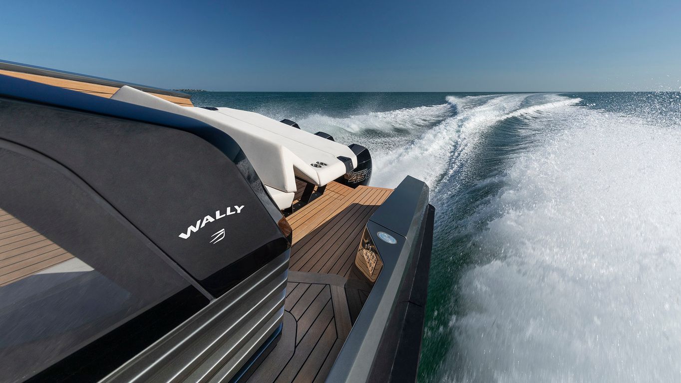 Close up shot of the stern of the Wally 43x crusing at high speed.