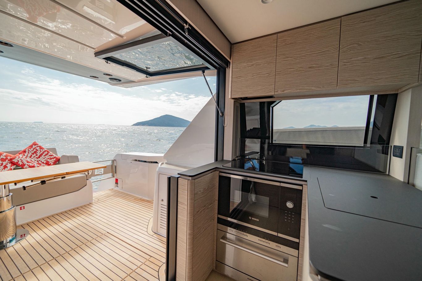 Outdoor galley and bar on Ferretti Yachts 500 sold in December 2024